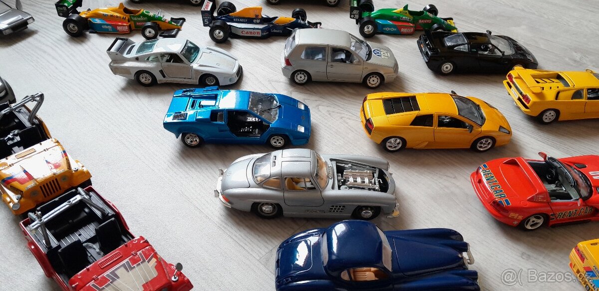 autíčka - modely Bburago 1/24 starší na díly - 11