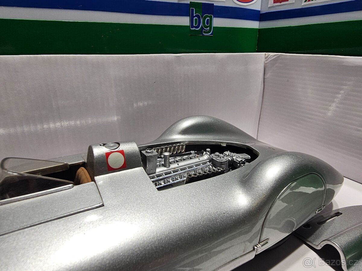 Revell Auto Union Typ C 1:18, světový rekord - 11