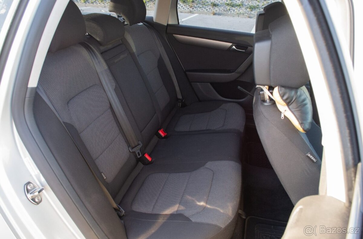 Volkswagen Passat B7 Combi 2.0 TDI DSG - 11