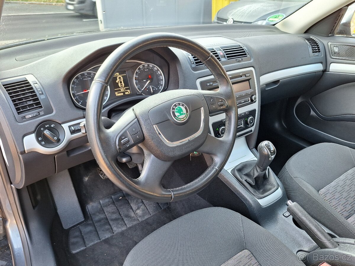 Škoda Octavia 1.6 TDi 77KW S.Kniha, Tažné zař. Ambi. Kombi - 11