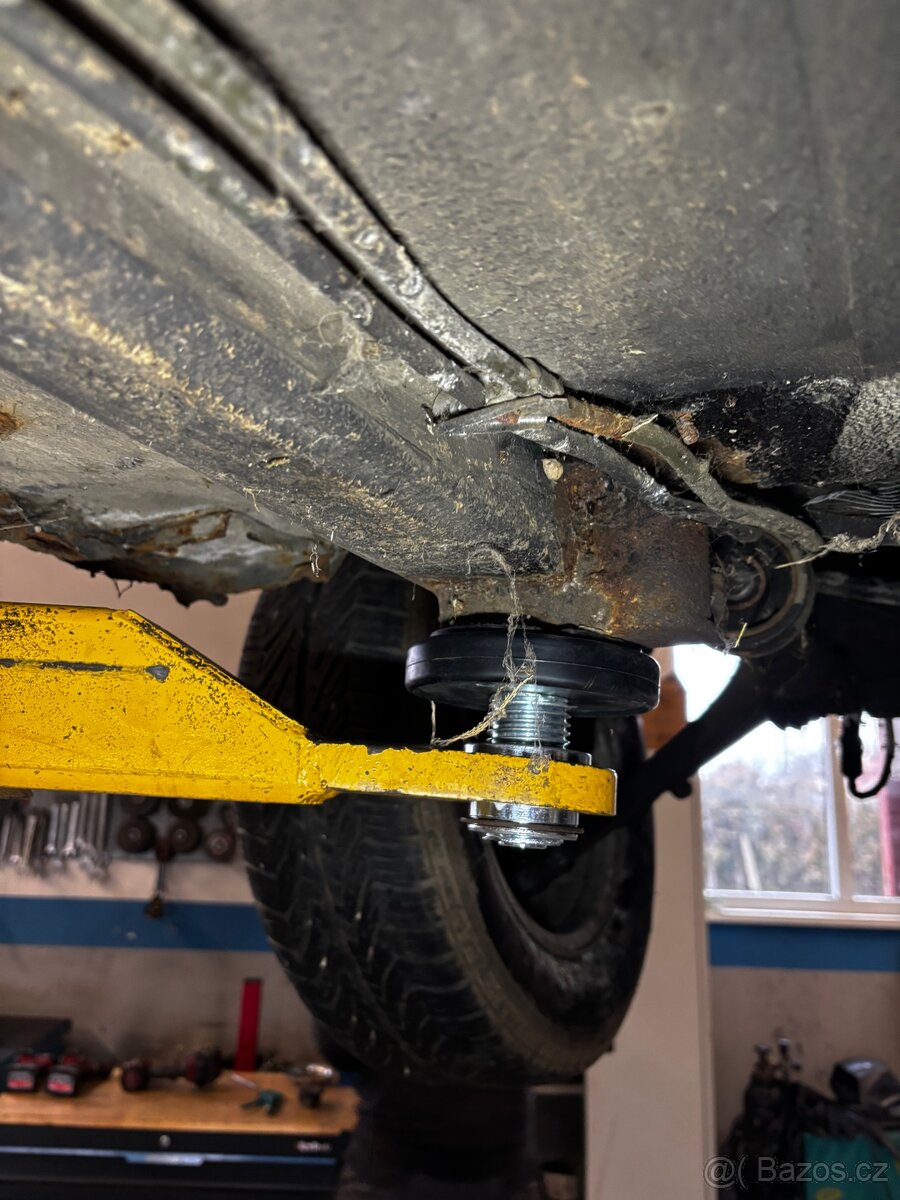 Kastle bmw e30 sedan na drift, bez motoru - 11