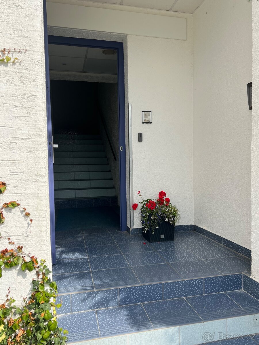 PRONÁJEM samotného pokoje v centru Holic - 11