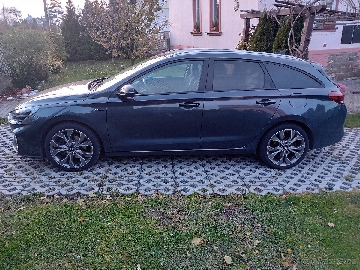 Hyundai i30 combi 48V - 11