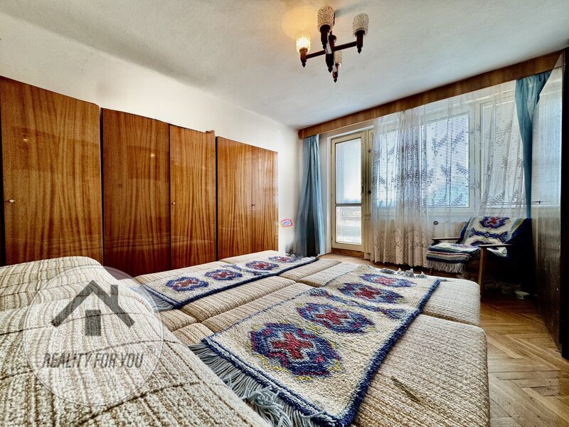 Prodej prostorného řadového domu s dispozicí 5+2 v Rovensko - 11