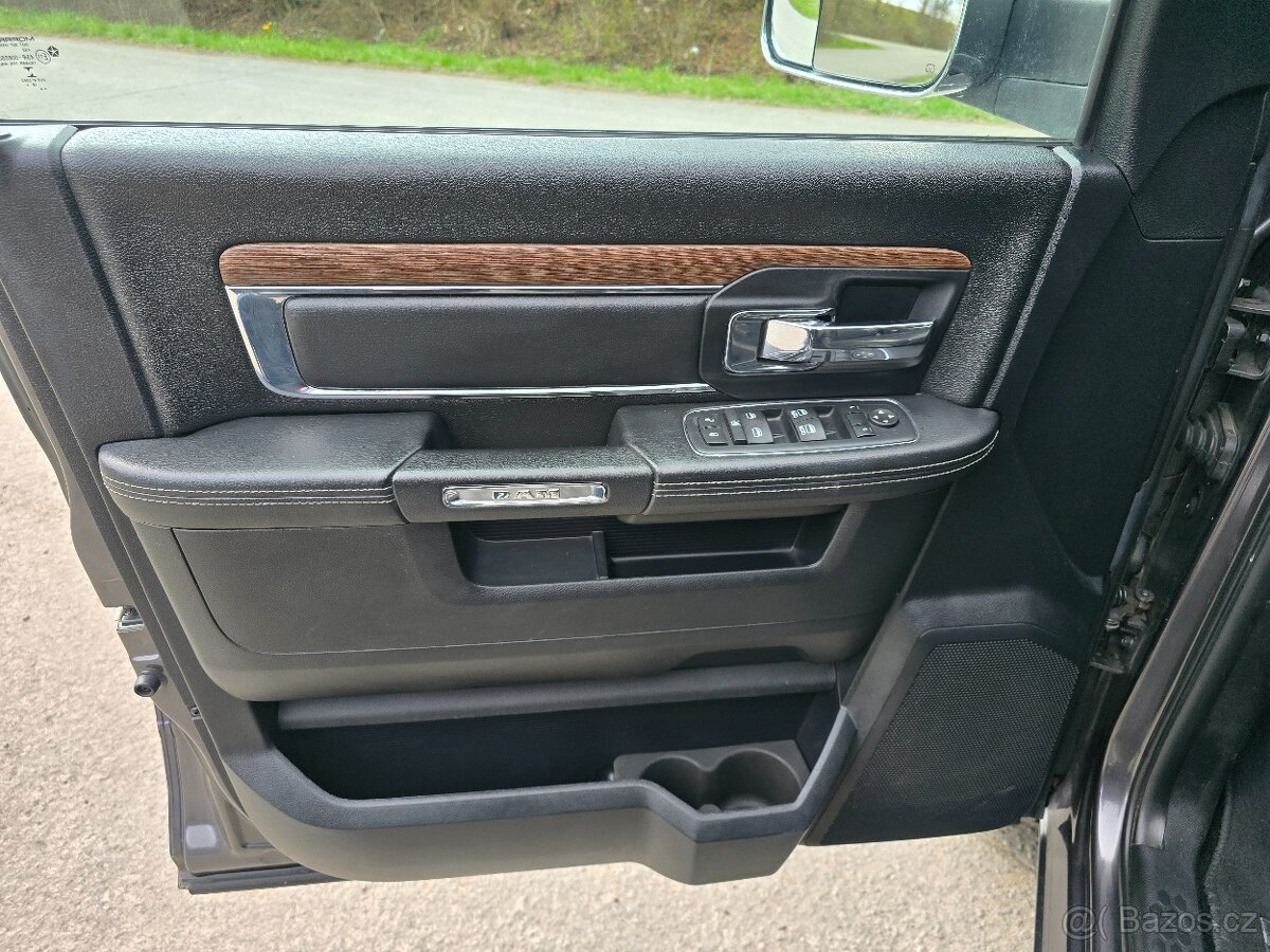 Dodge Ram, 1500 4x4 Laramie 5,7 Hemi NEBOURANÉ - 11