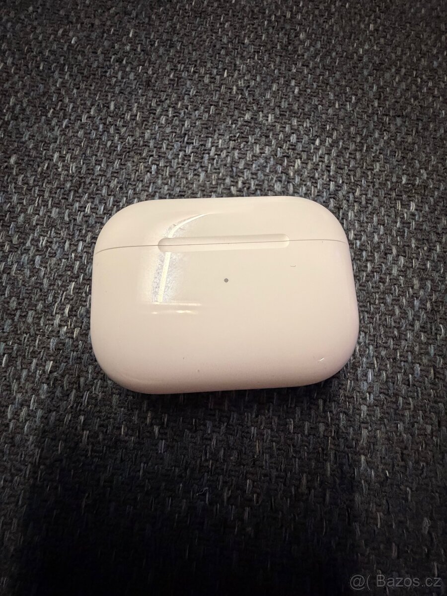 Sluchátka Apple AirPods PRO 2. generace rok 2024 - 11