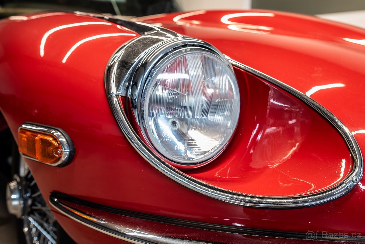 Jaguar E-Type - 11