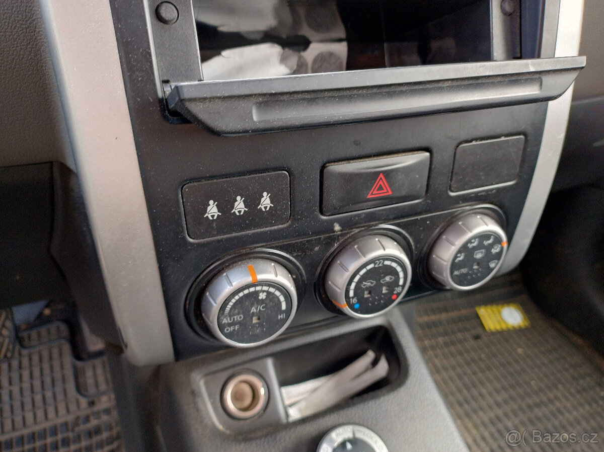 Nissan X-TRAIL 2,0DCI 2009 4x4 - dily - 11