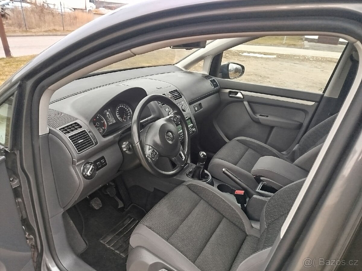 Volkswagen Touran - 11