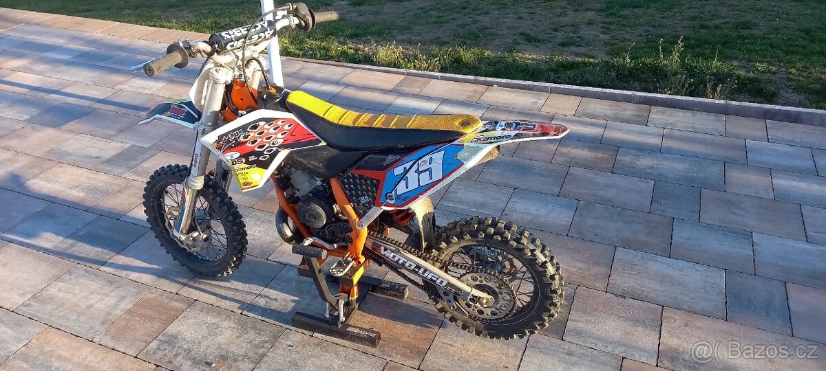KTM 65 + náhradní díly + oblečení - 11