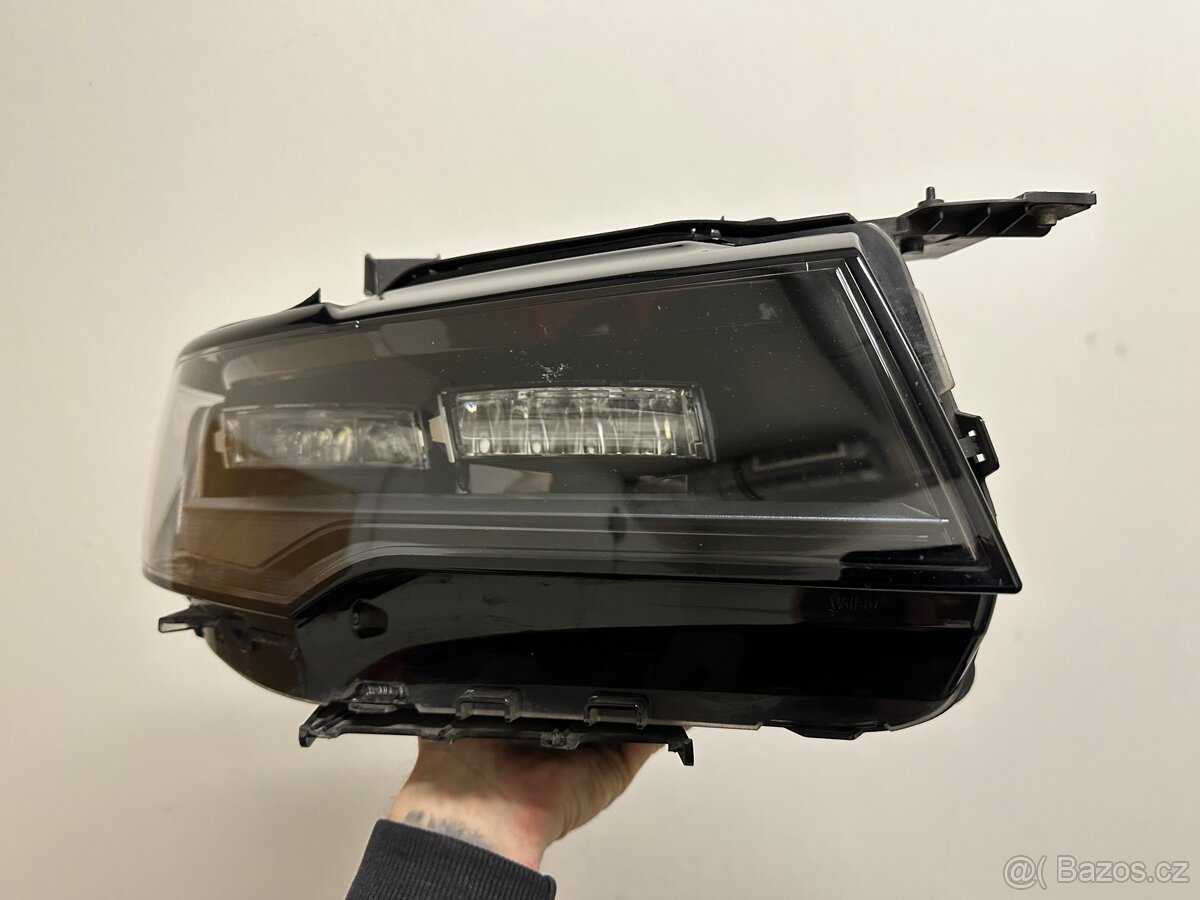 Cadillac Escalade světla - 11