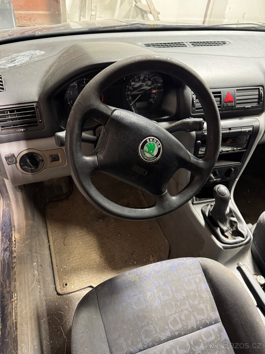 Prodám Škoda Octavia 1 1.6 na díly - 11