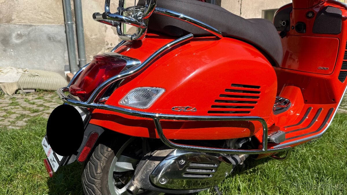 Vespa GTS 300 HPE + mnoho doplňků - 11