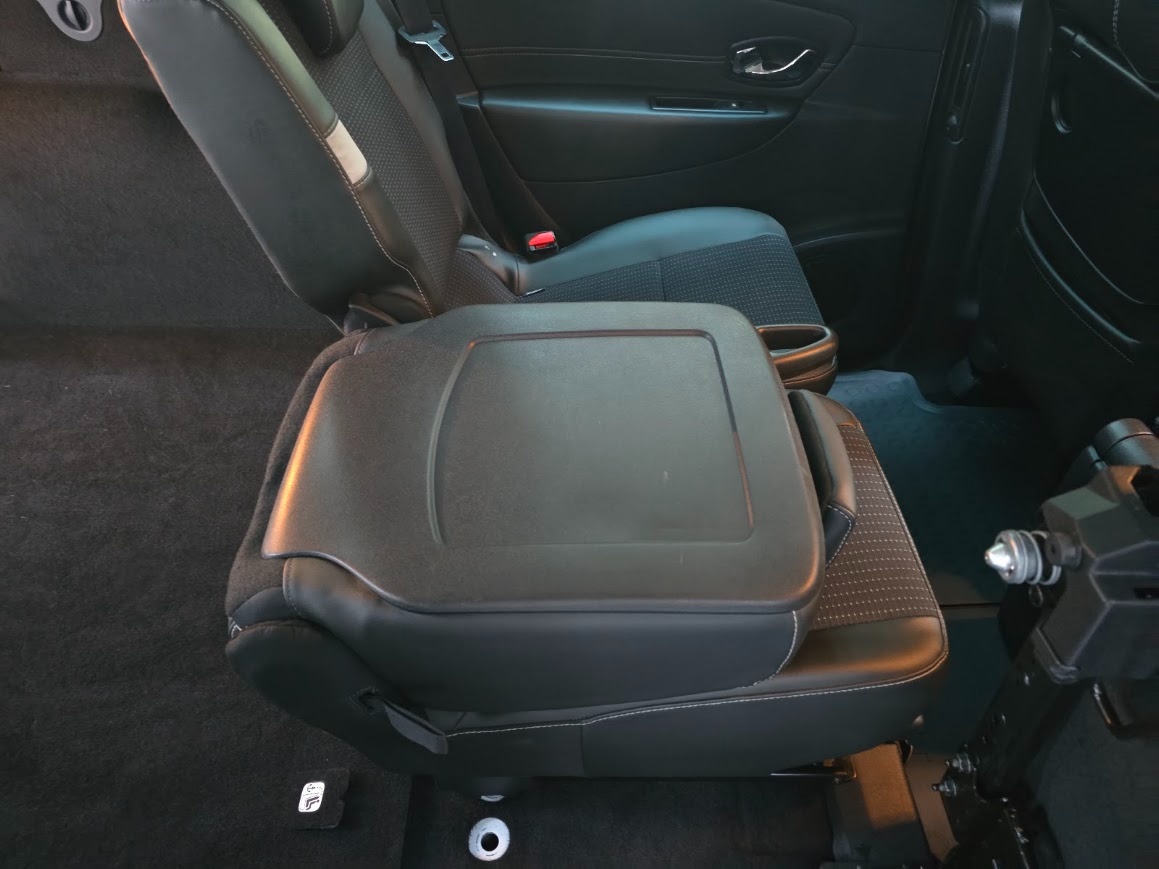 GRAND-PRODLOUŽEÝ, 1,6 BENZIN, PŮVOD ČR,2014 - 11