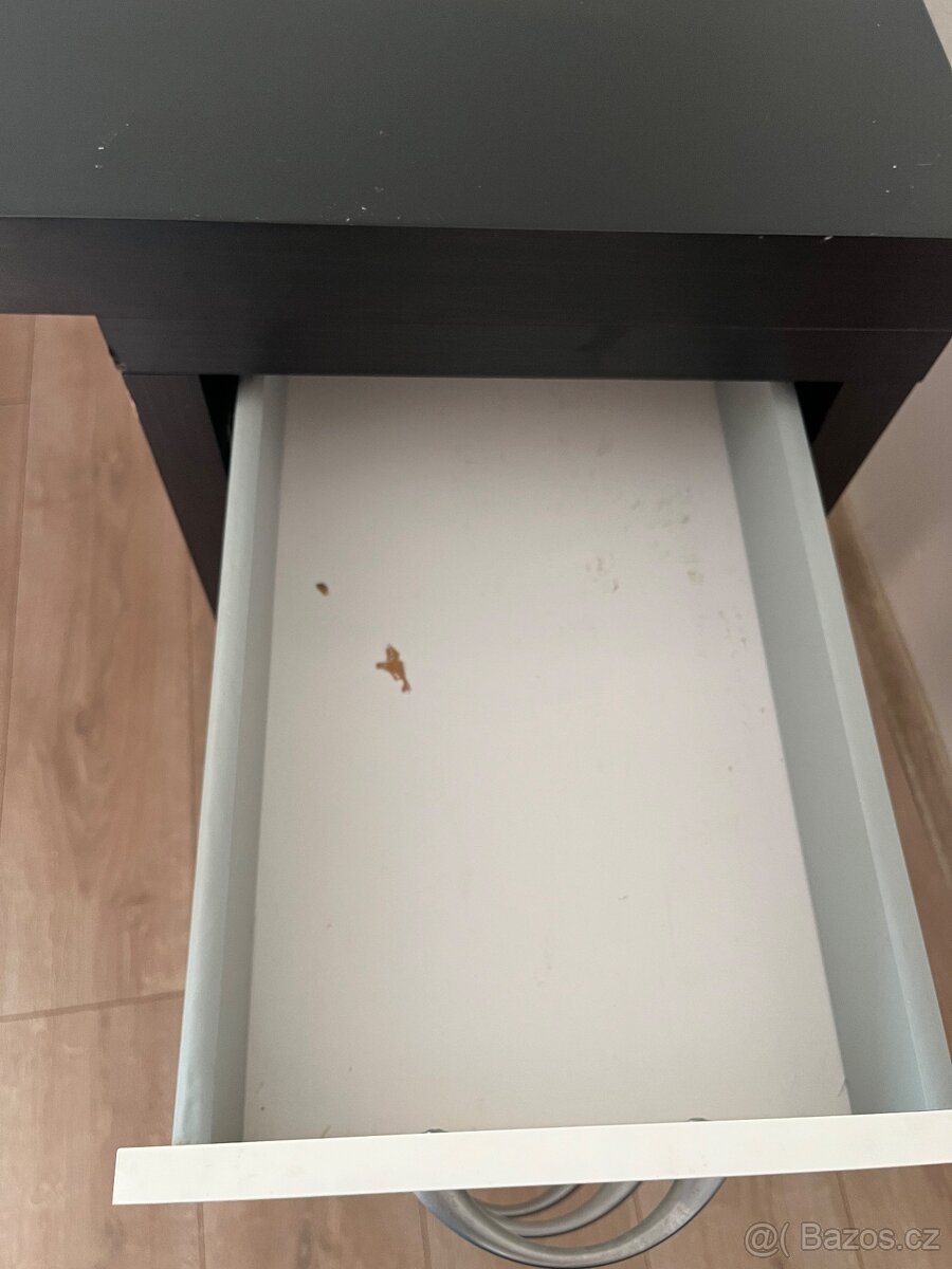 Kancelářský stůl - 11