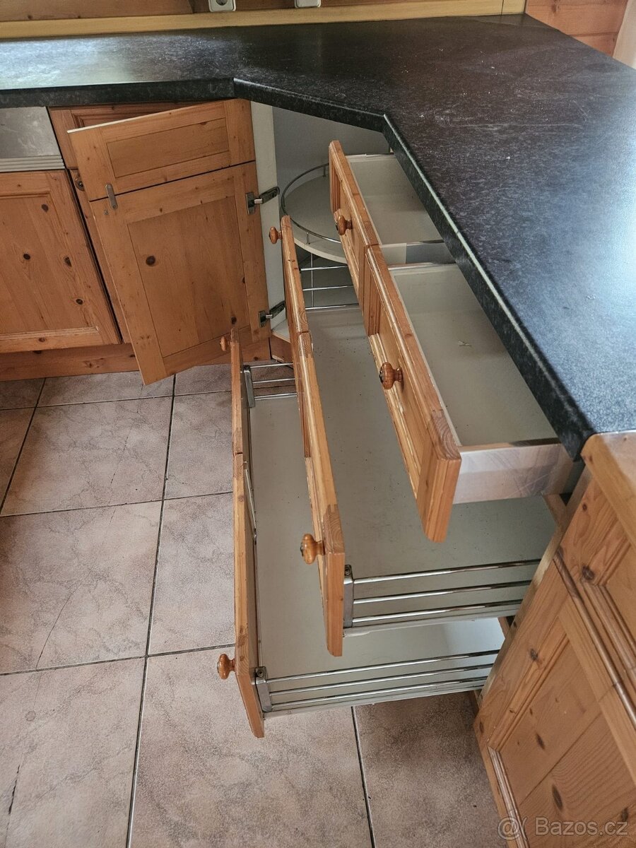 Masivní kuchyňská linka z Německa se spotřebiči - 11