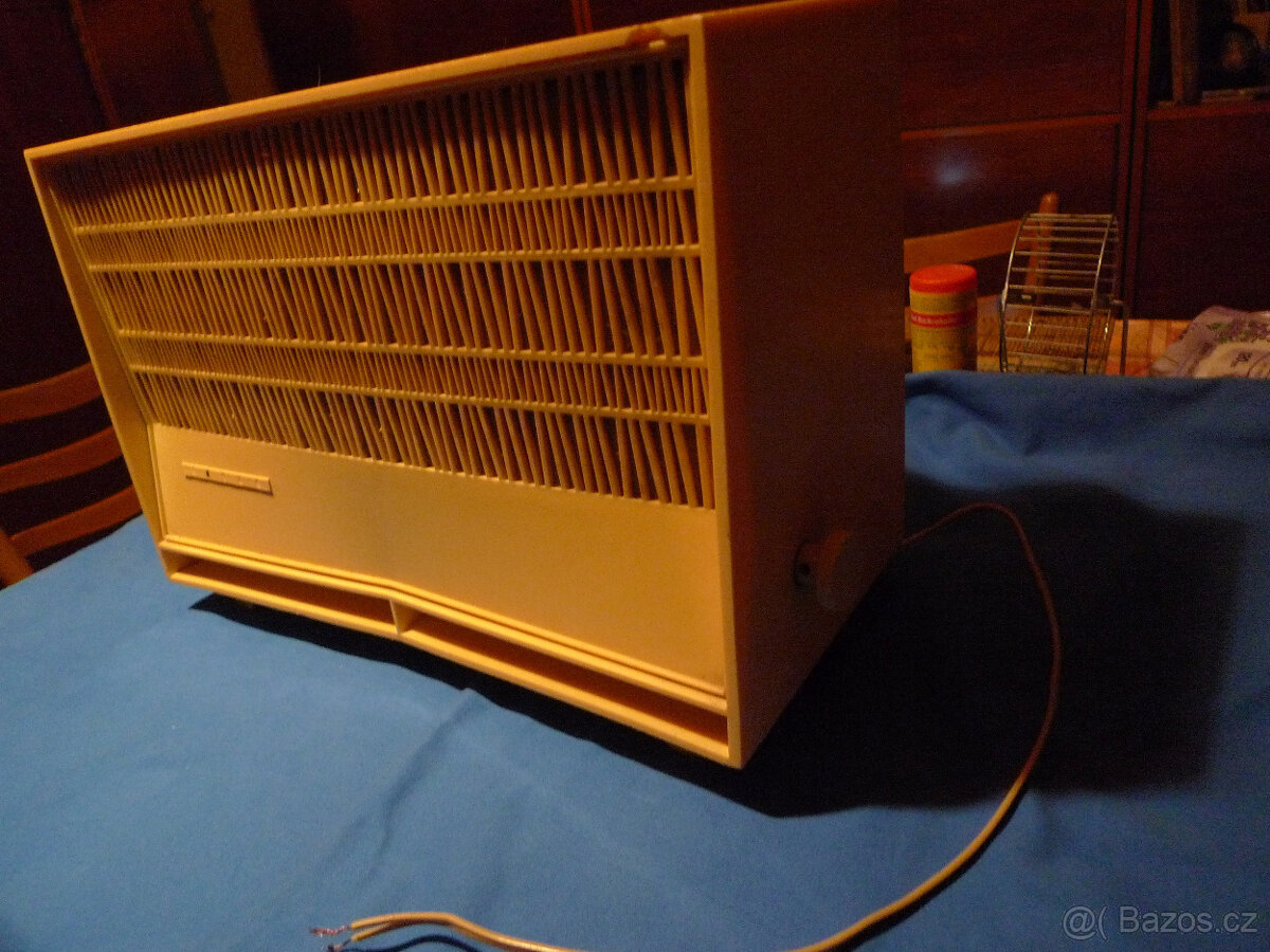 Radio sokol, popelník z hutního skla, dráťák Tesla, majak - 11