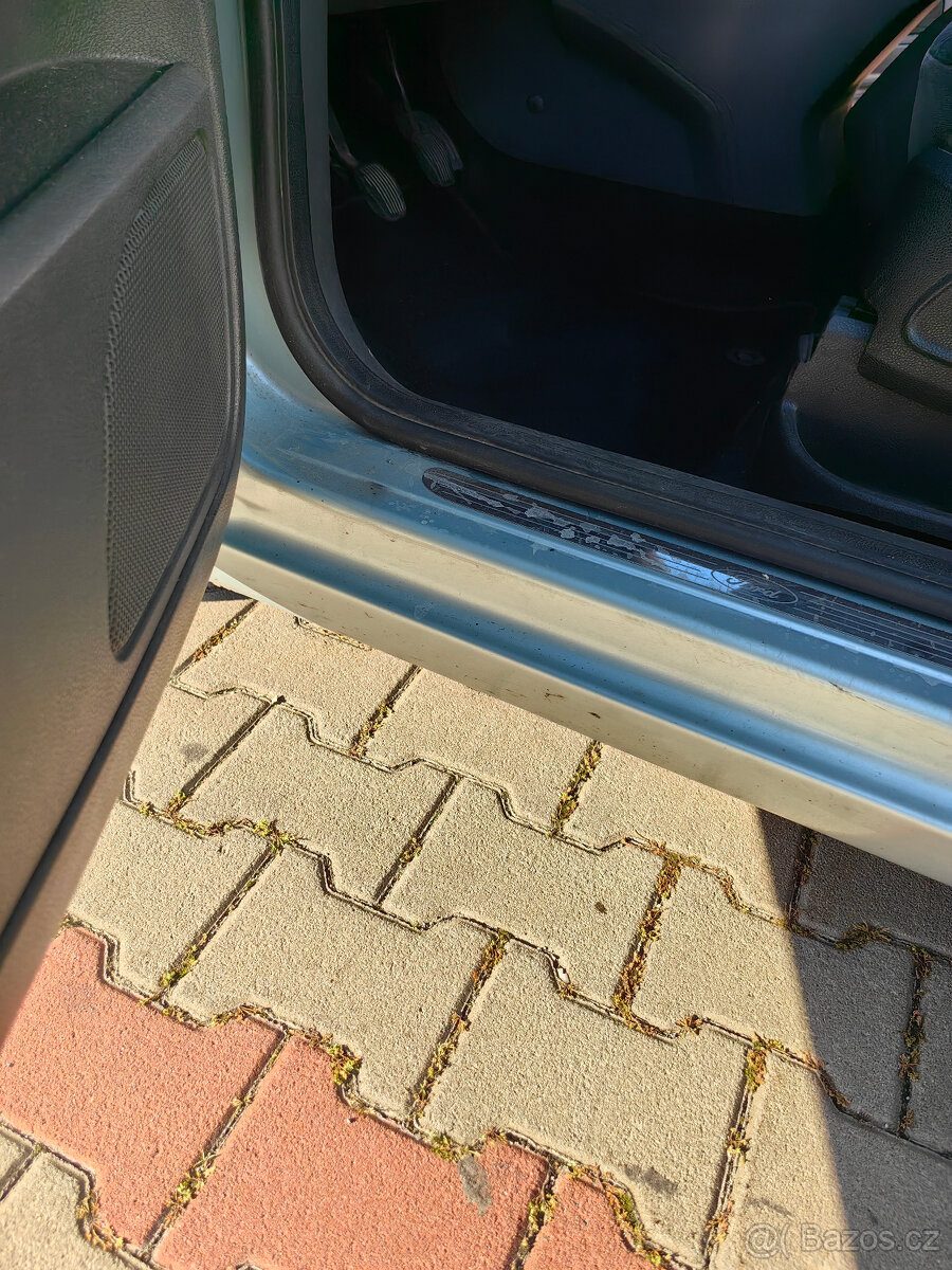 Ford Focus C Max 2004 (Ghia) - 11