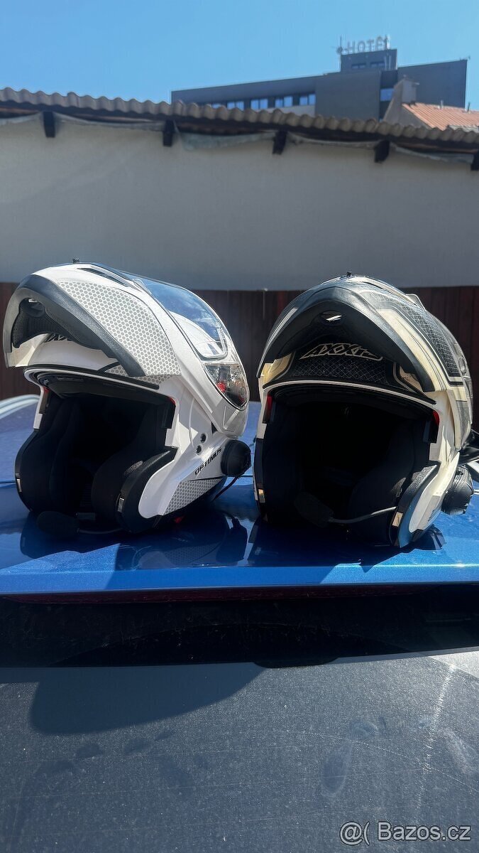 Helmy AXXIS s interkomem - 11
