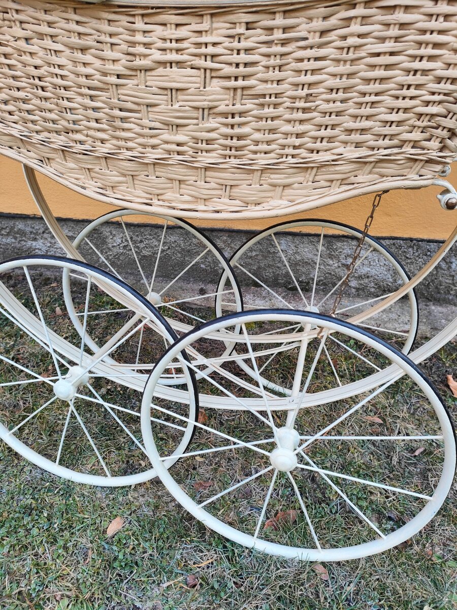 Starožitný kočárek pro panenky č. 911 - 11