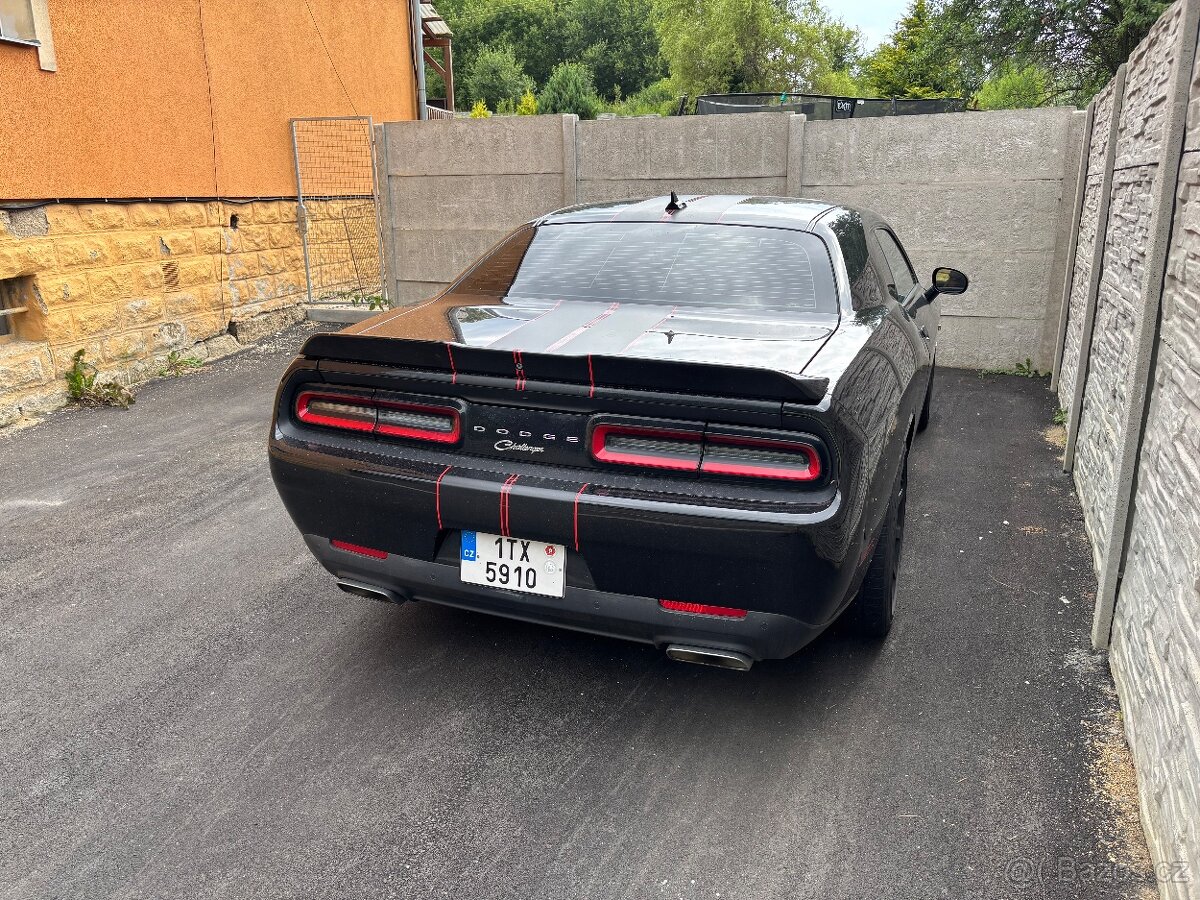 Dodge Challenger - 11