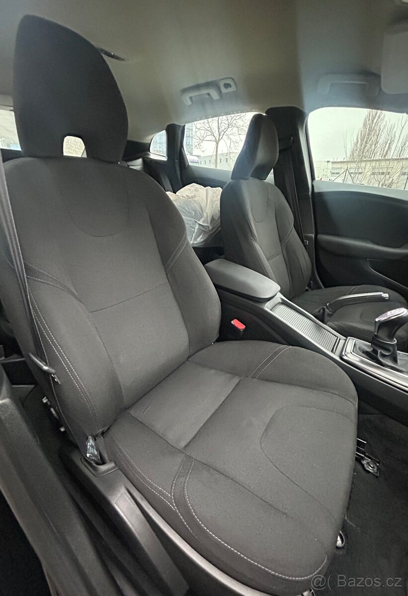 VOLVO V40 1.6T2 BENZIN-Bi XENON-COCKPIT-PDC-SERVISKA - 11