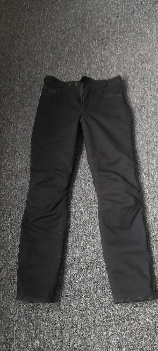 Helmy a oblečení na moto - 11