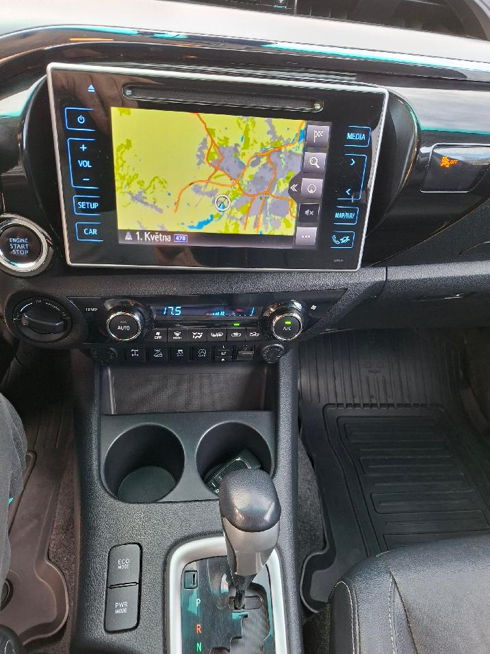 Toyota hilux 2,4 d4d automat 3/2018 max výbava - 11