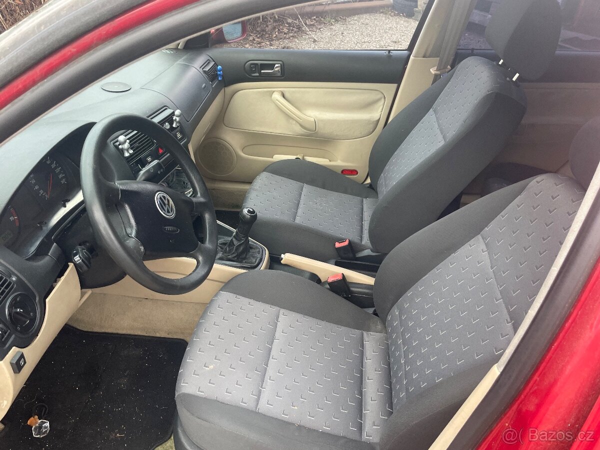 VW Golf IV,1,6i - 11