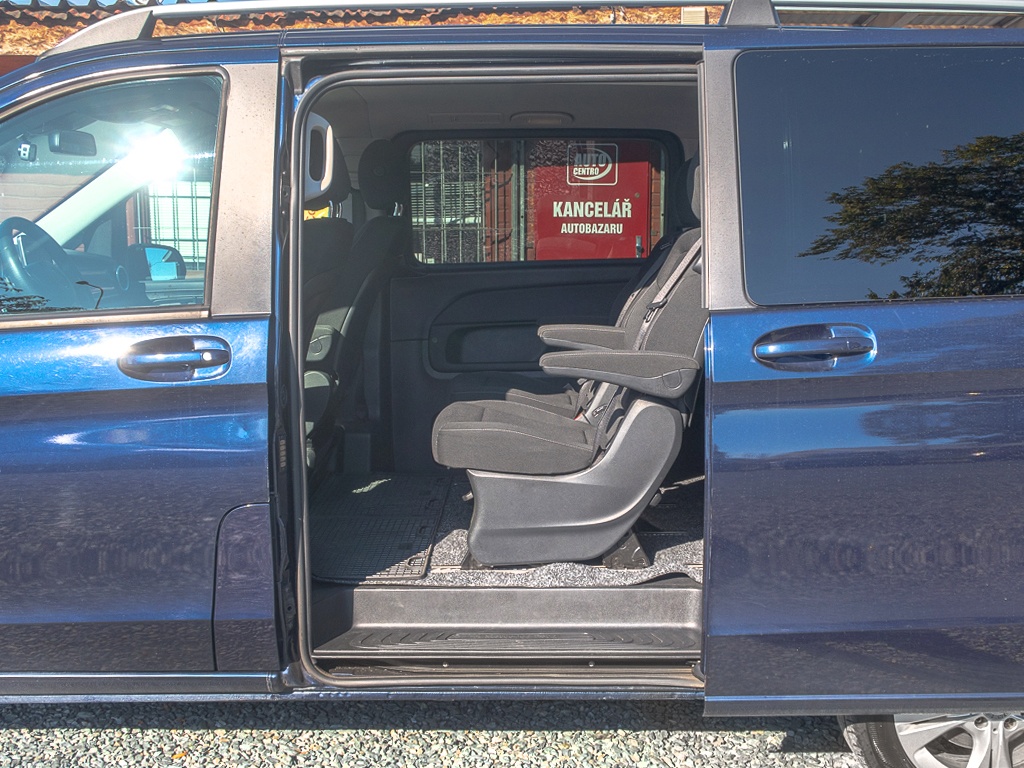 Mercedes-Benz ČR 220D MAT NAVI – 7 sedadel - 11