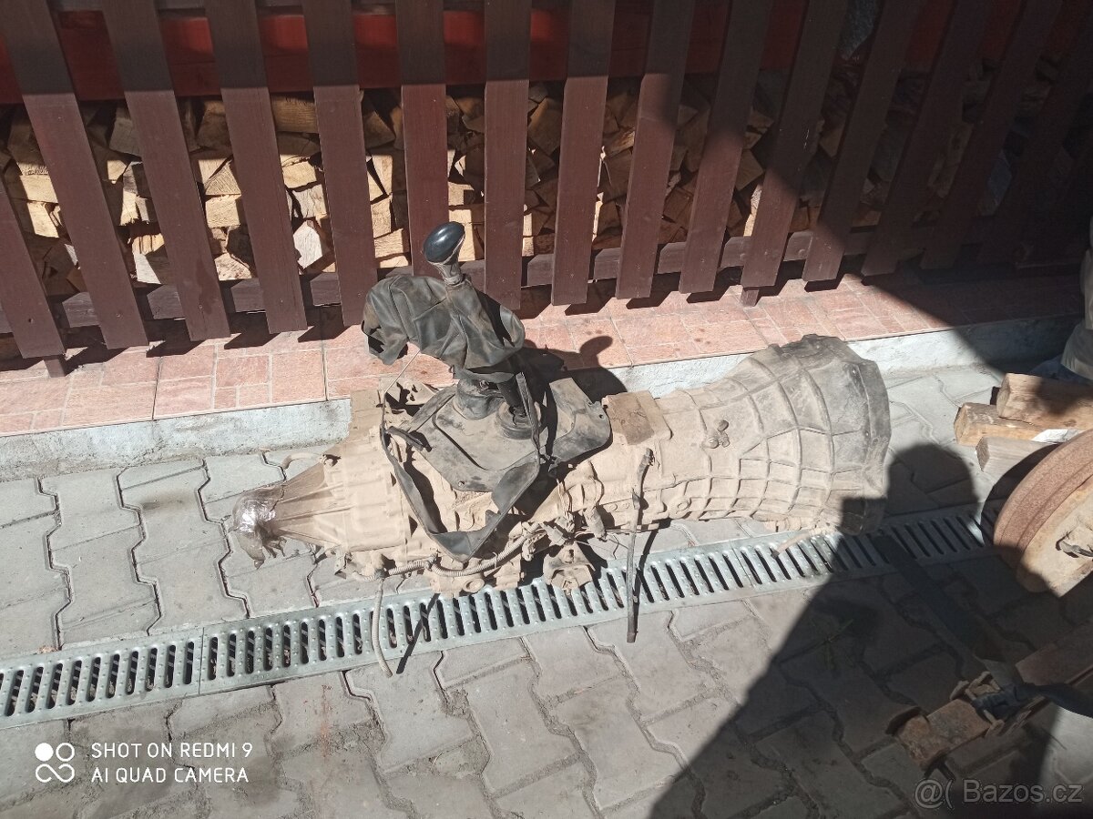 Prodám kapotu Nissan Navara D22 - 11