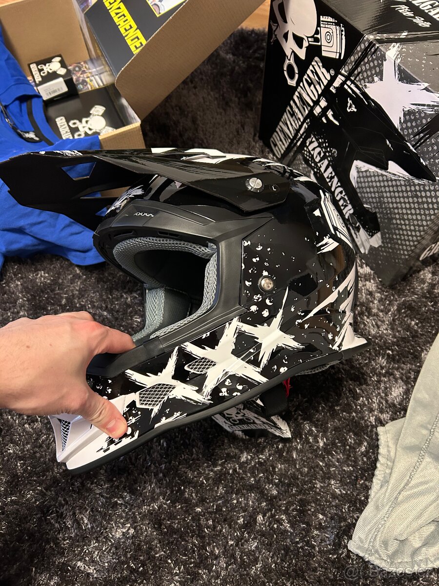 Grenzgaenger prilba, bunda, kikina a tricko - 11