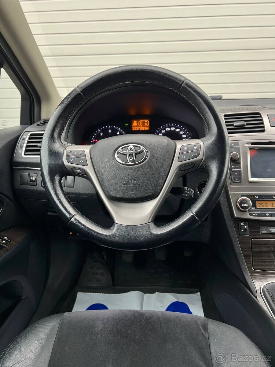 TOYOTA AVENSIS 2.2 D-4D 110 kW • 2011 • BOHATÁ VÝBAVA - 11