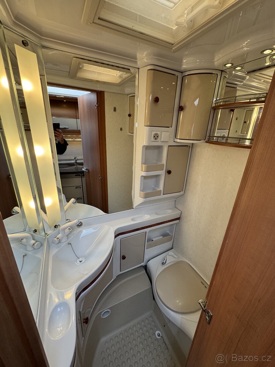 Hobby La Vita 495 UL ~ dělené postele - 11