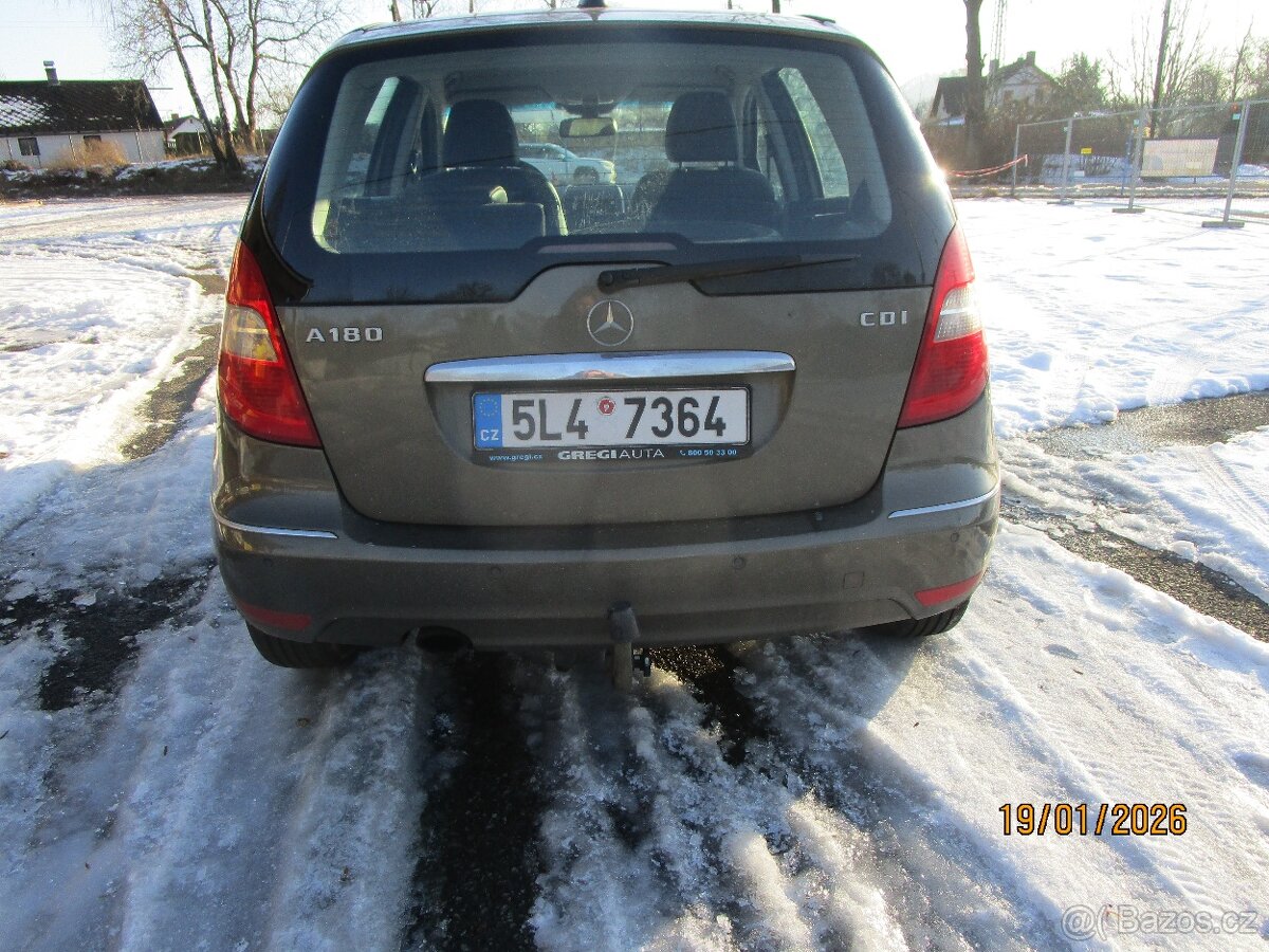 Mercedes- Benz A 180 - 11