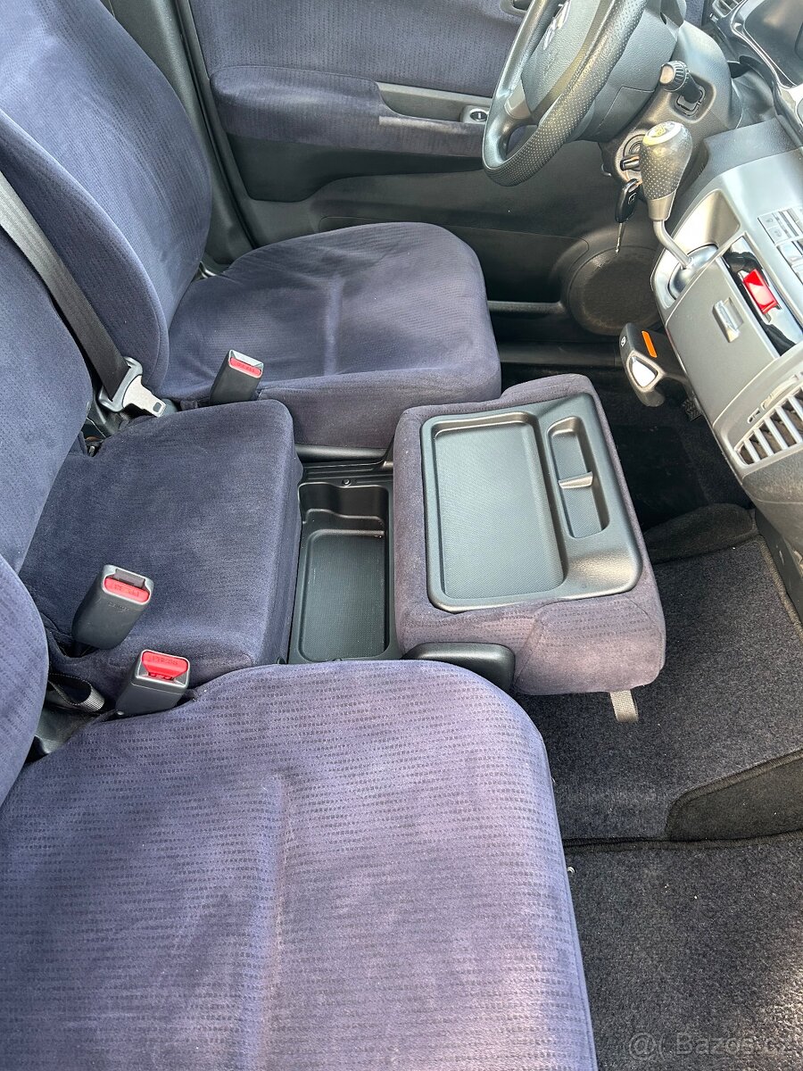 Honda FR-V 1,8i - 11