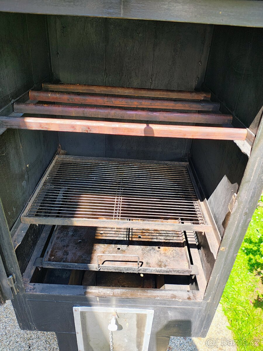 Udírna s grilem - 11