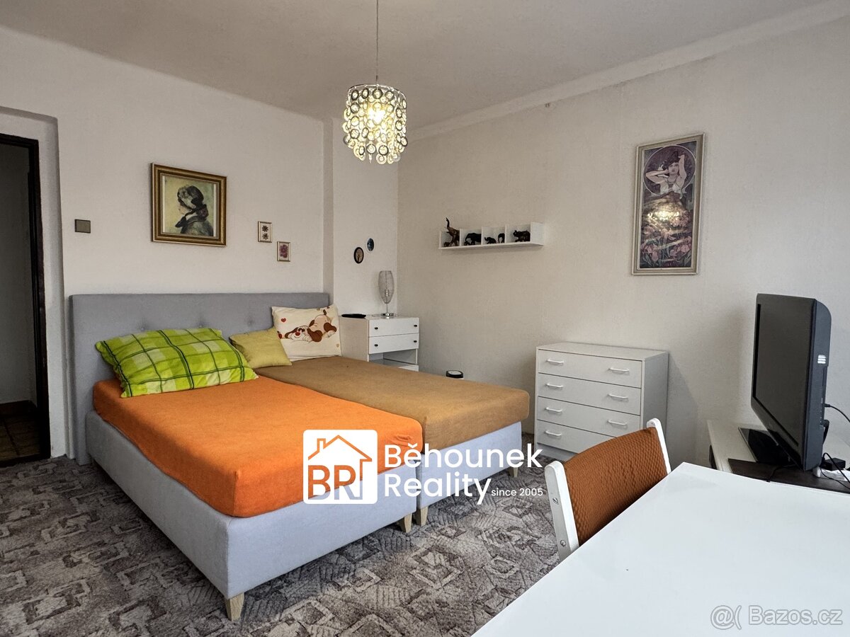 Dvougenerační RD s kanceláří, 2 x garáž, velká zahrada - Pra - 11