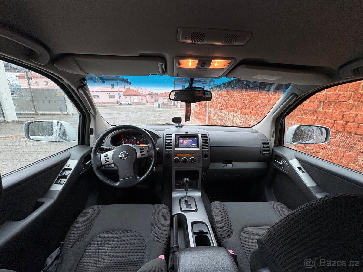 Nissan Pathfinder - 11