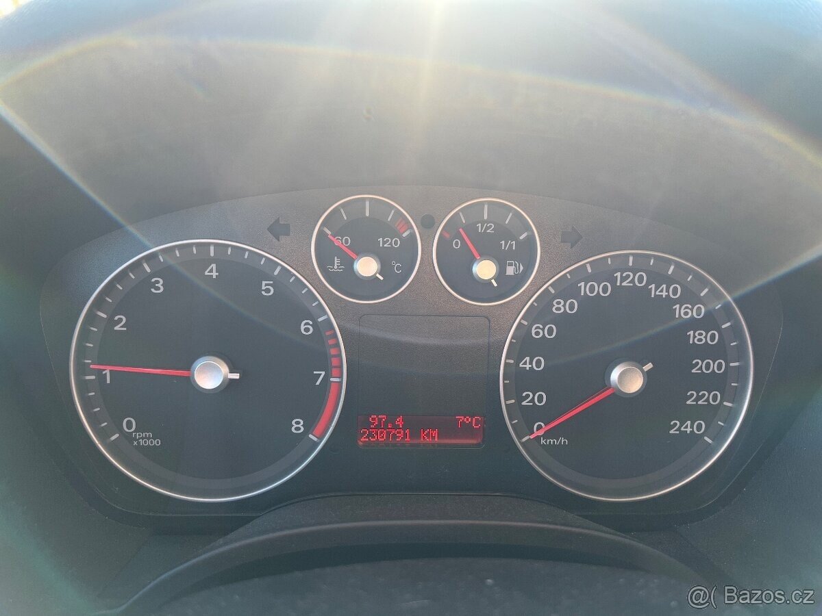 Ford C-Max 1.6 74 kW 2007 benzín - 11