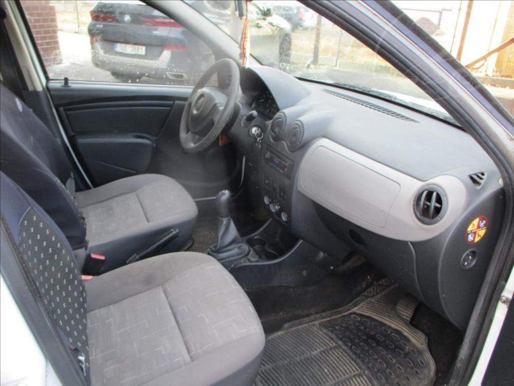 Dacia Sandero 1,4 i - 11