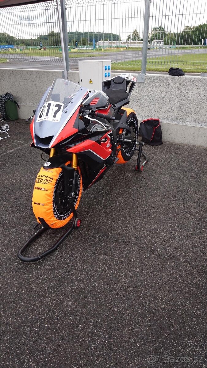 Yamaha R6 rok 2024 - 11