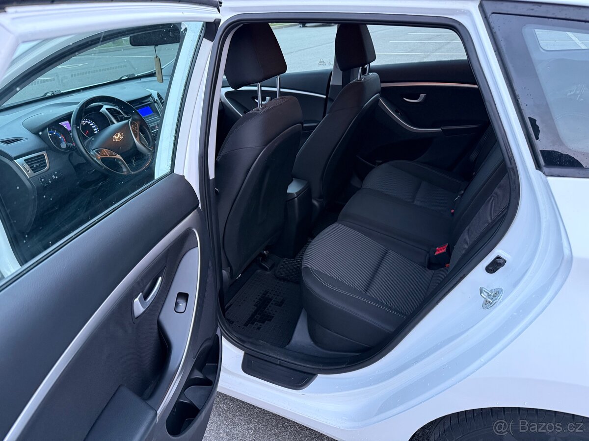 Hyundai i30 kombi 1.6 crdi - nafta, kupován v ČR, super stav - 11