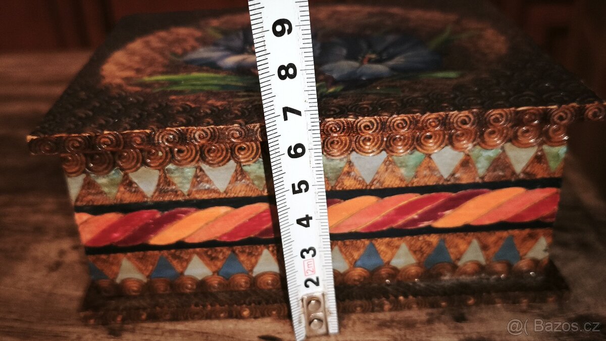 Dřevěná, malovaná šperkovnice/krabička. - 11