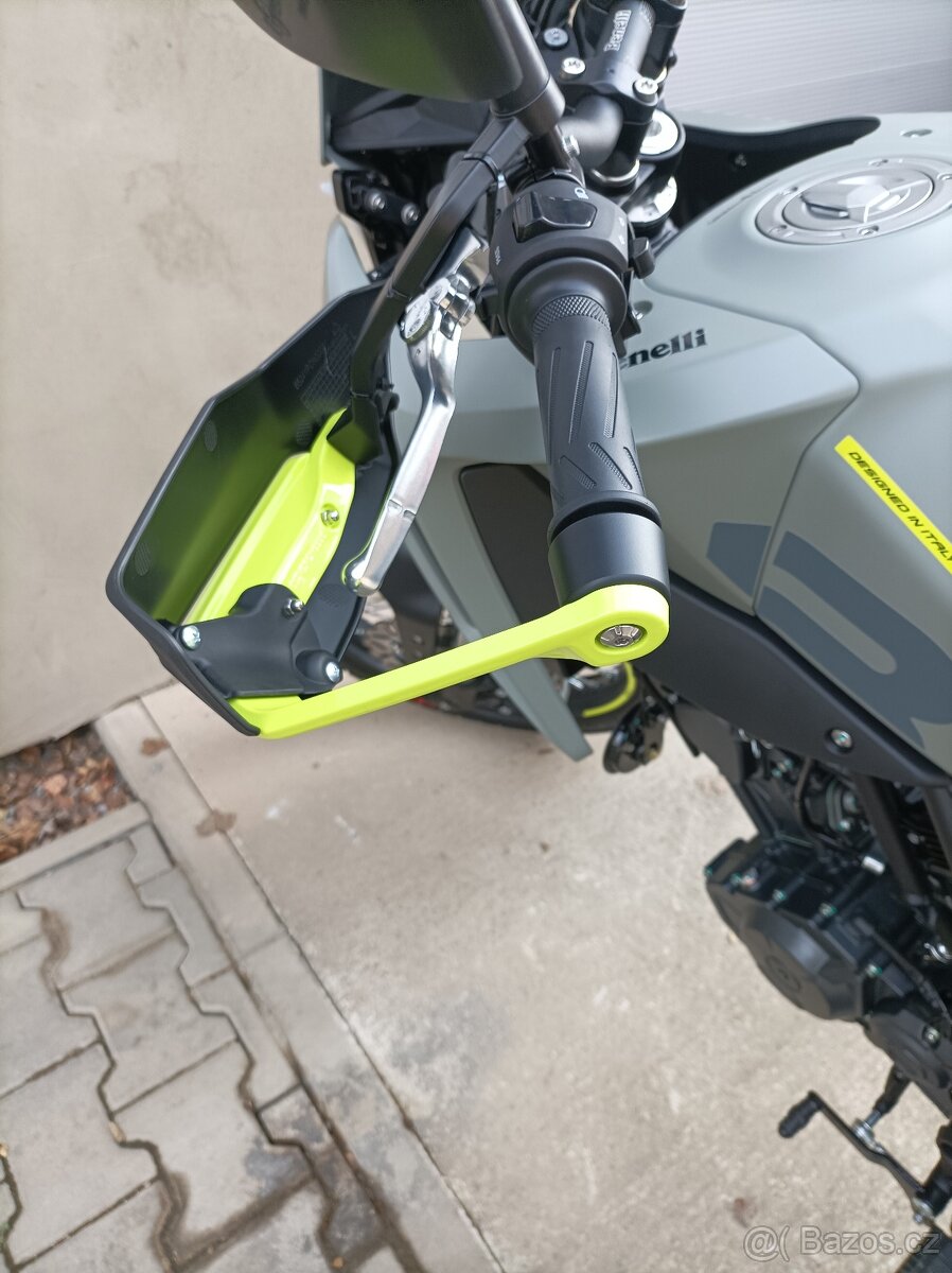 Benelli BKX 125 - 11