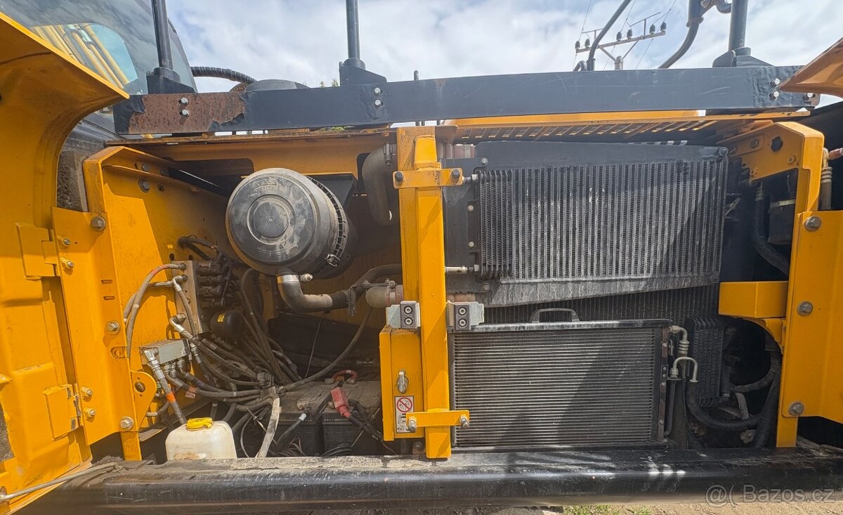 JCB – JS 220 LC 4 F - 11