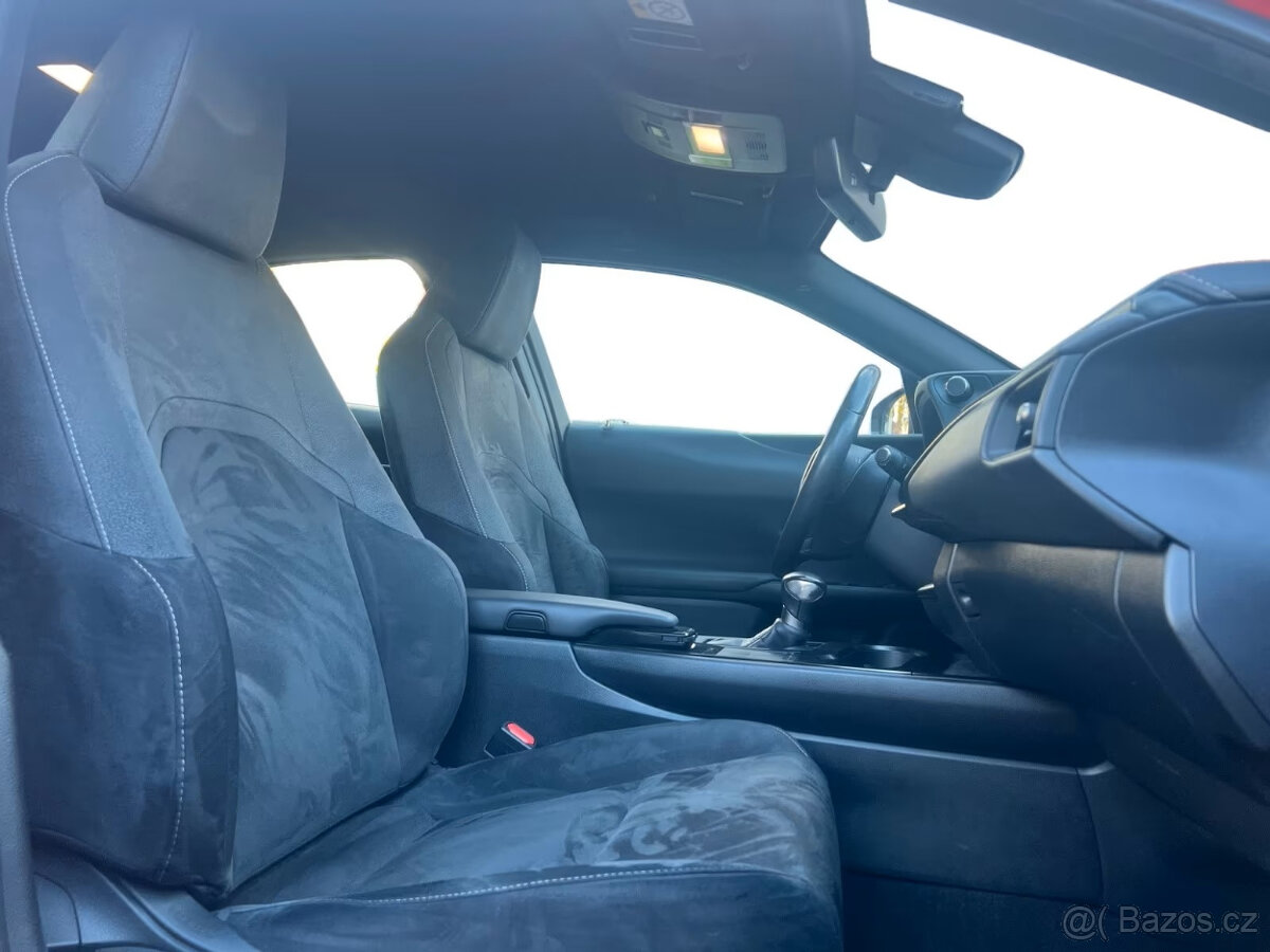 Lexus UX 250h Launch Edition 4x2 - navi,LED,temp,vyh.s,178PS - 11