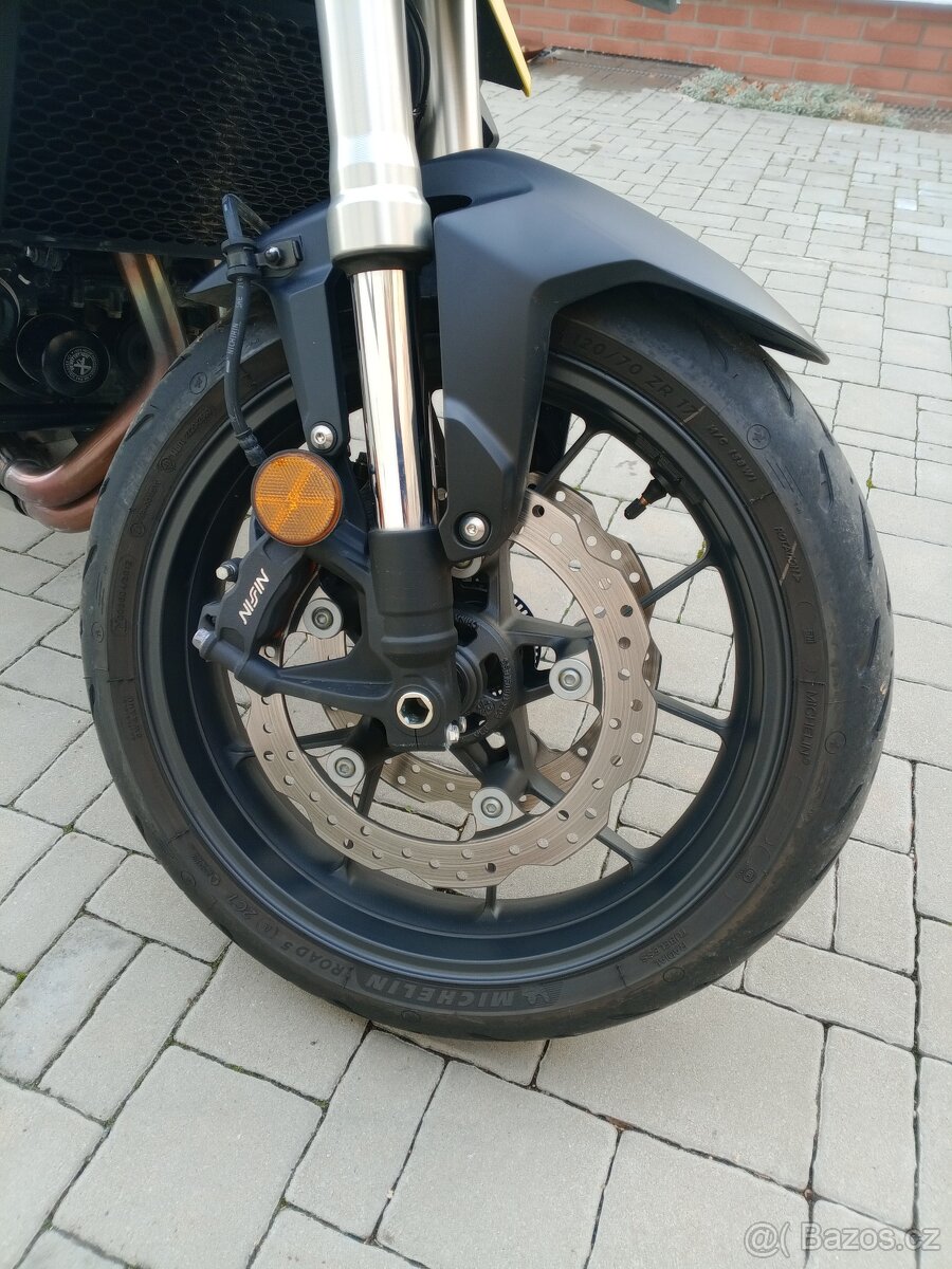 Honda CB 750 hornet - 11