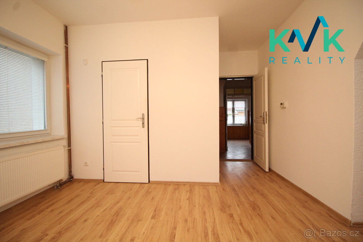 RD 6+2, zahrada, pozemek 734 m2, zateplení, garáž, Karlovy - 11