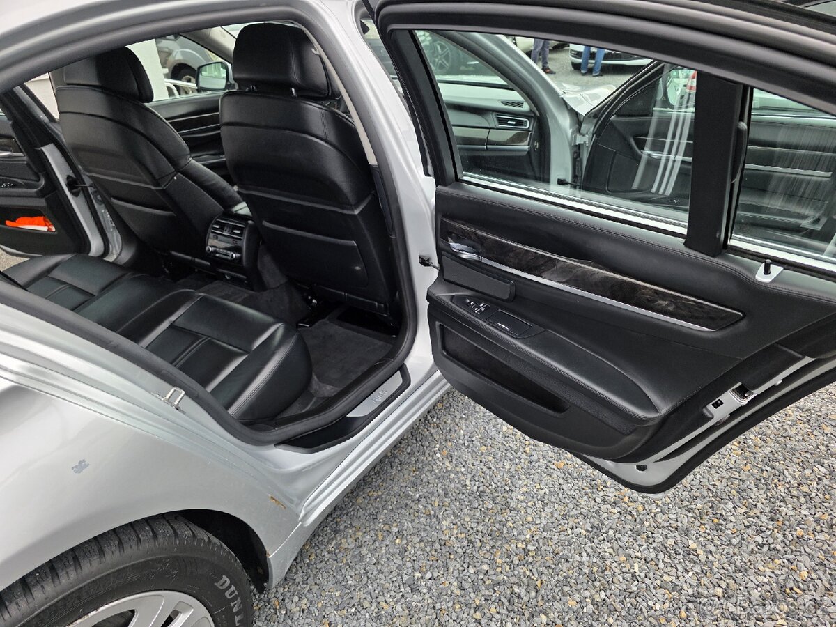 BMW Řada 7 740D X-Drive - 11